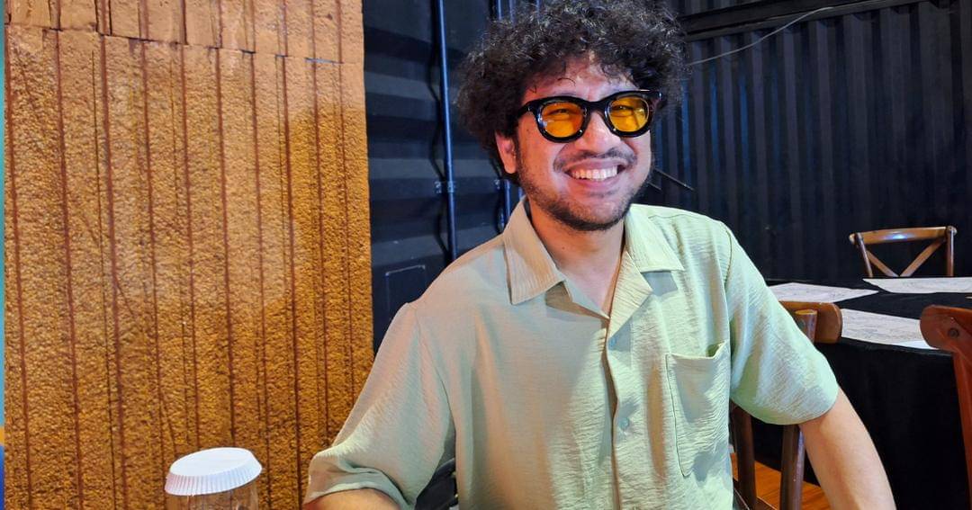 Kunto Aji dalam acara yang diselenggarakan Kahf dengan tajuk 'Hidupkan #DetikDetikBerKahf' di Hallf Pati Unus, Jakarta pada Kamis (14/3/2024). - Popmama.com/Argya D. Maheswara